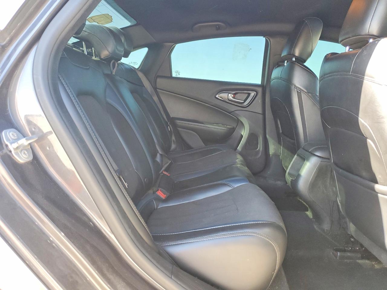 Chrysler 200