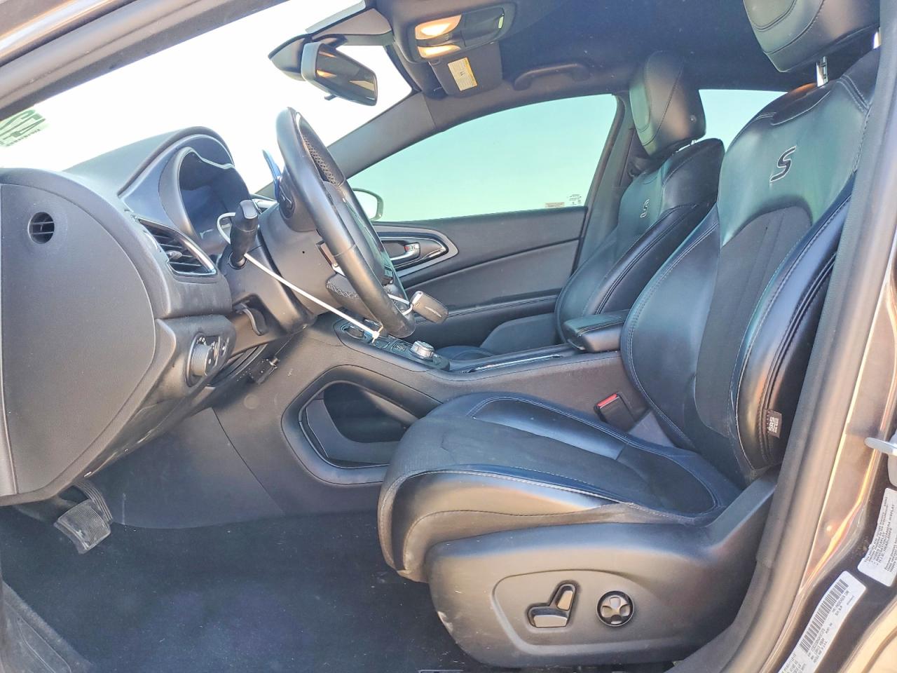 Chrysler 200