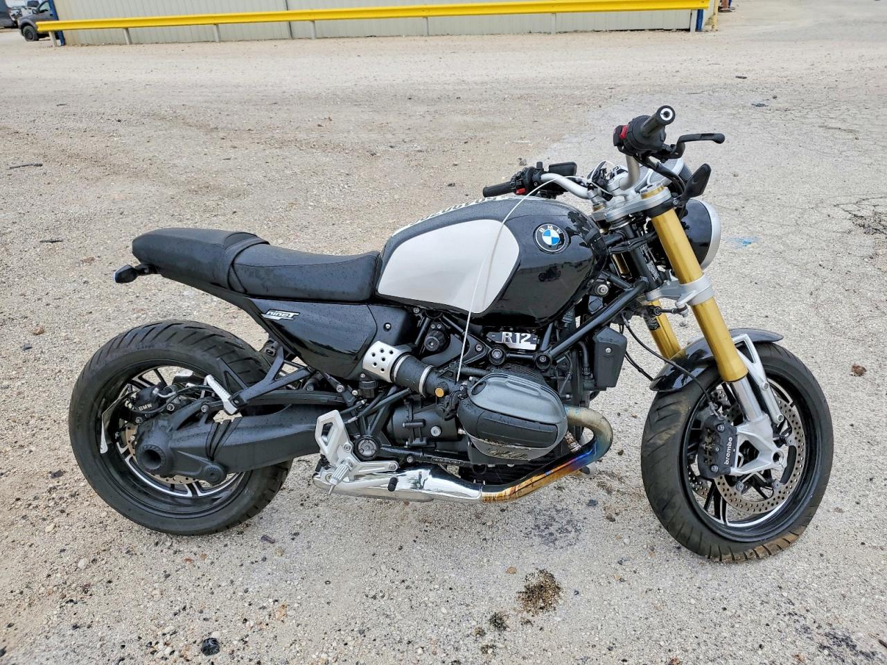 Salvage BMW R 12 Image