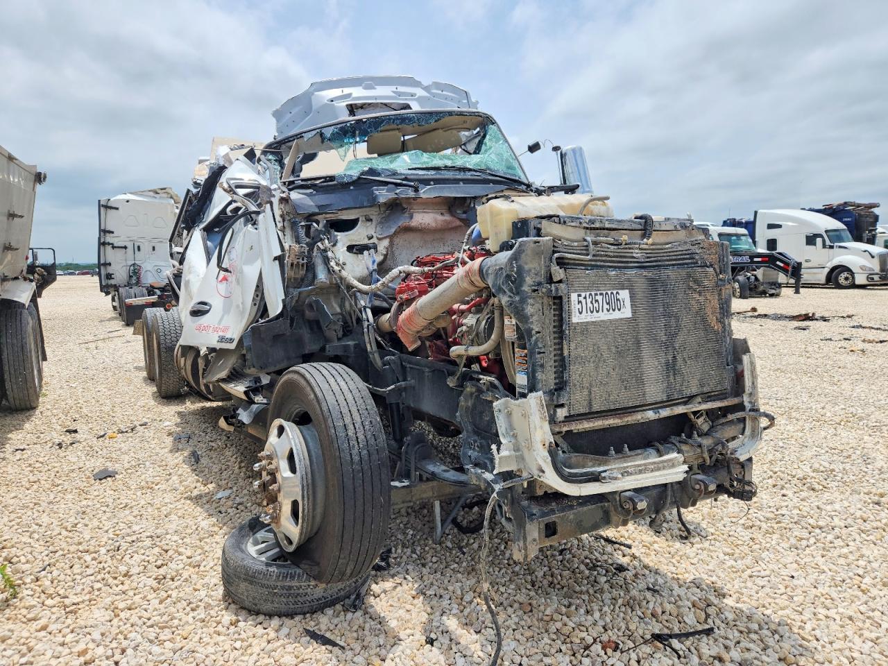 Salvage Kenworth T680 Image