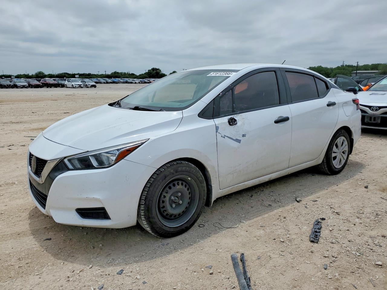 Salvage Nissan Versa Image