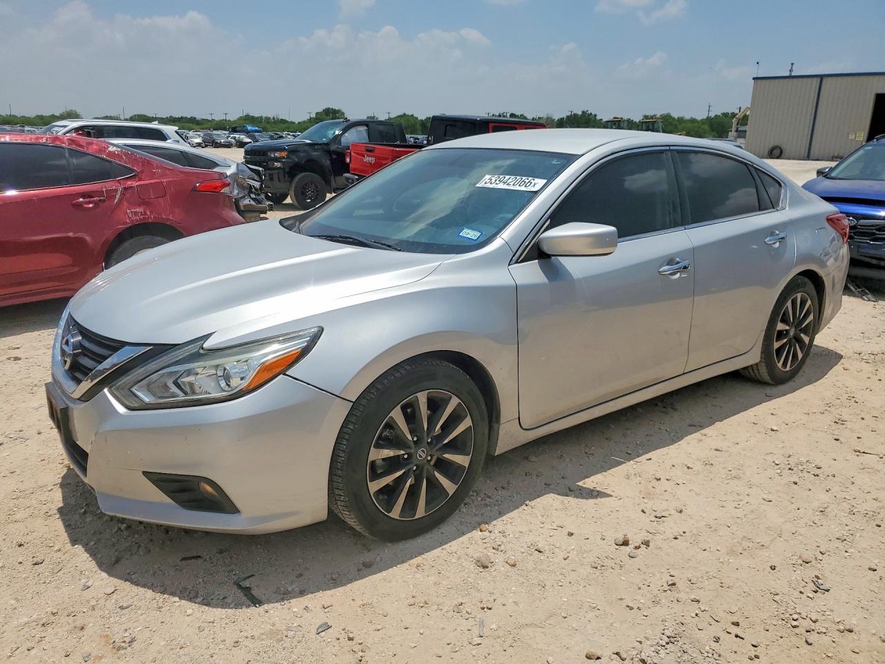 Salvage Nissan Altima Image