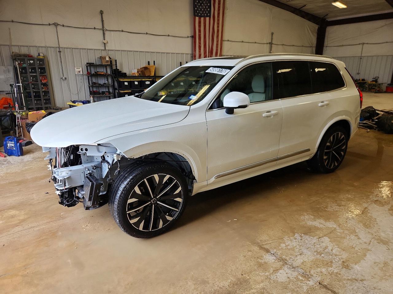 Salvage Volvo XC90 Image