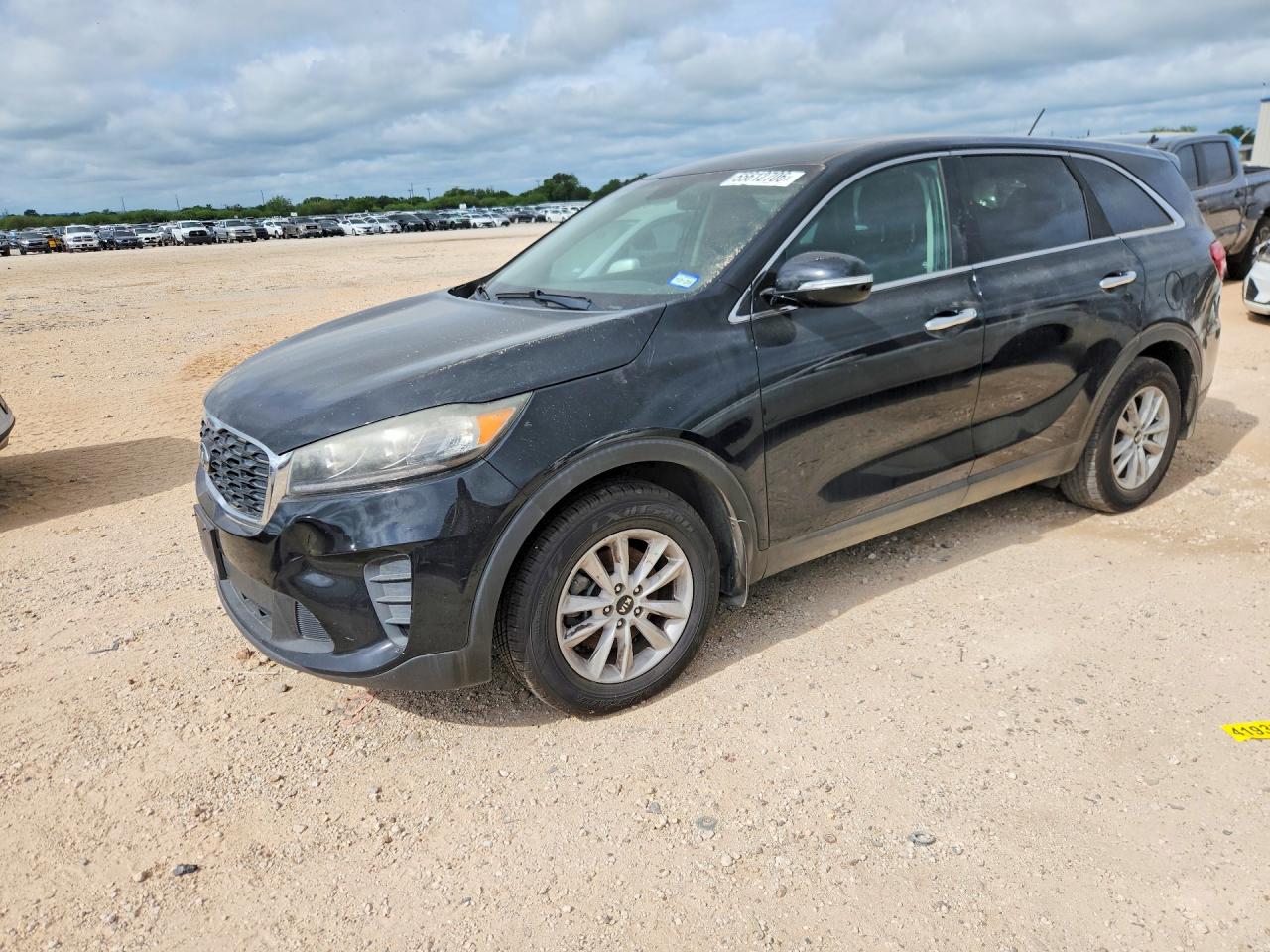 Salvage Kia Sorento Image