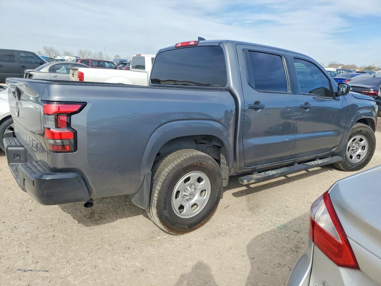 Nissan Frontier S