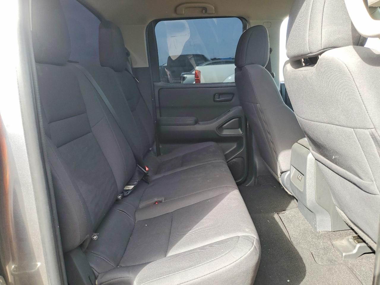 Nissan Frontier S