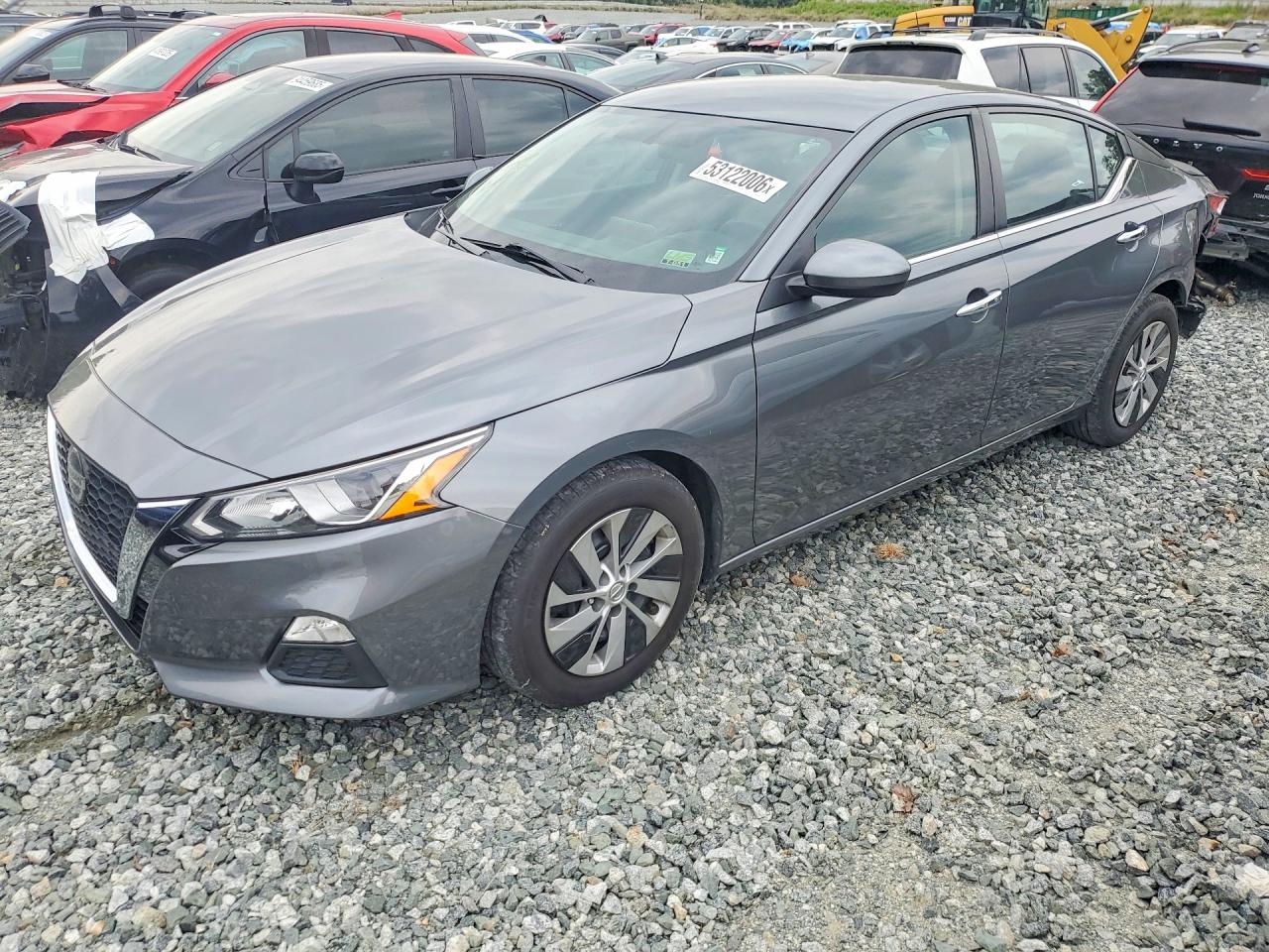 Salvage Nissan Altima Image