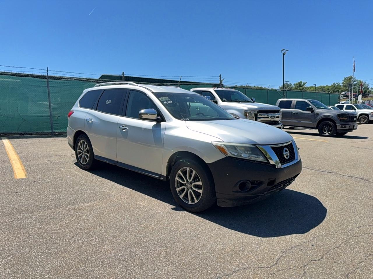 Salvage Nissan Pathfinder Image
