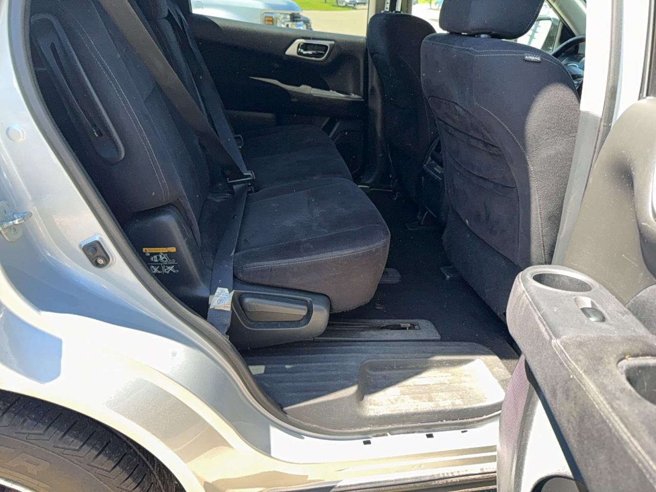 Nissan Pathfinder S