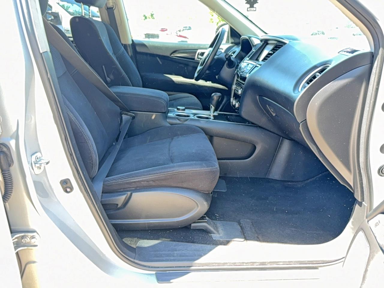 Nissan Pathfinder S