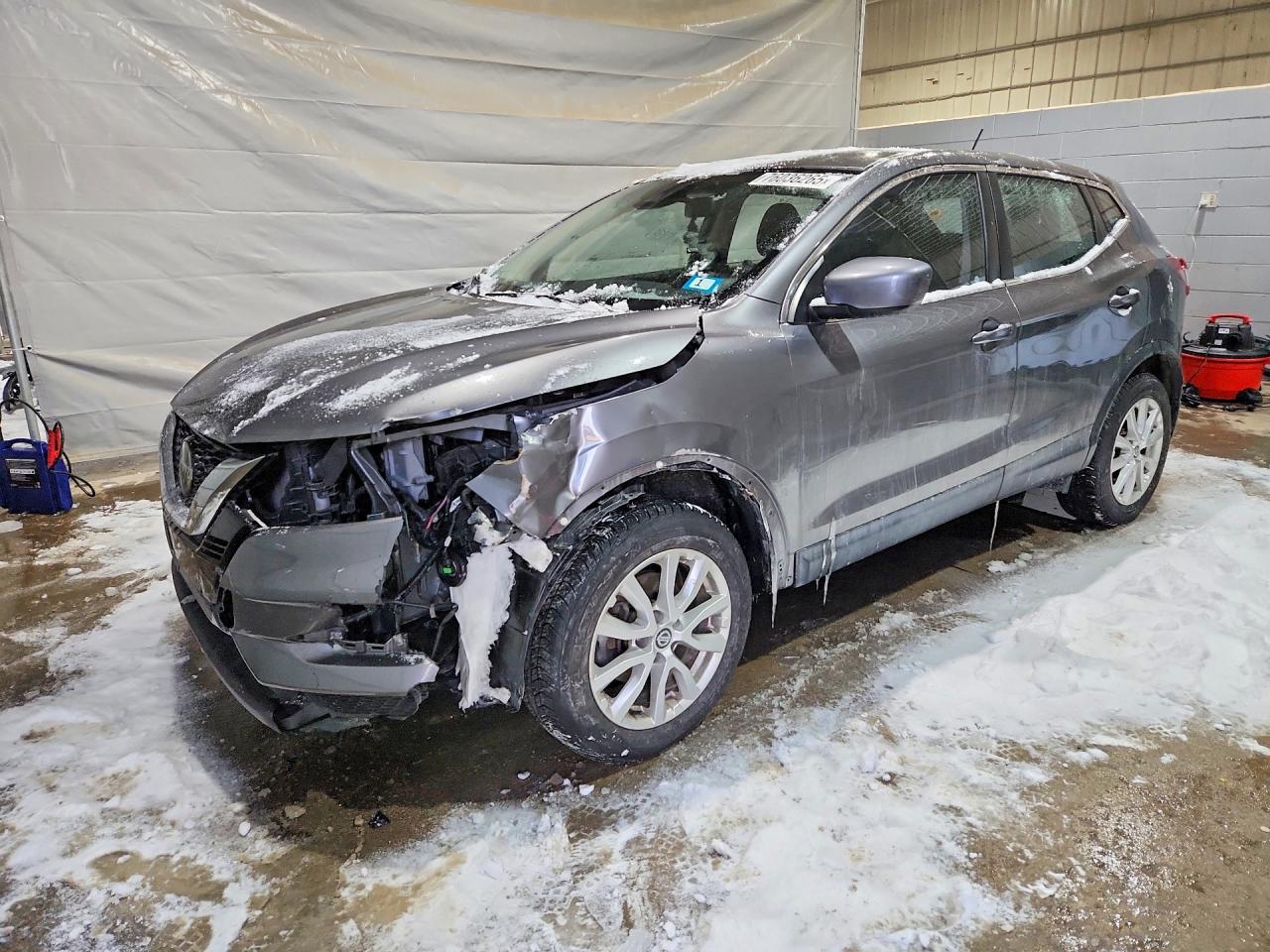 Salvage Nissan Rogue Image