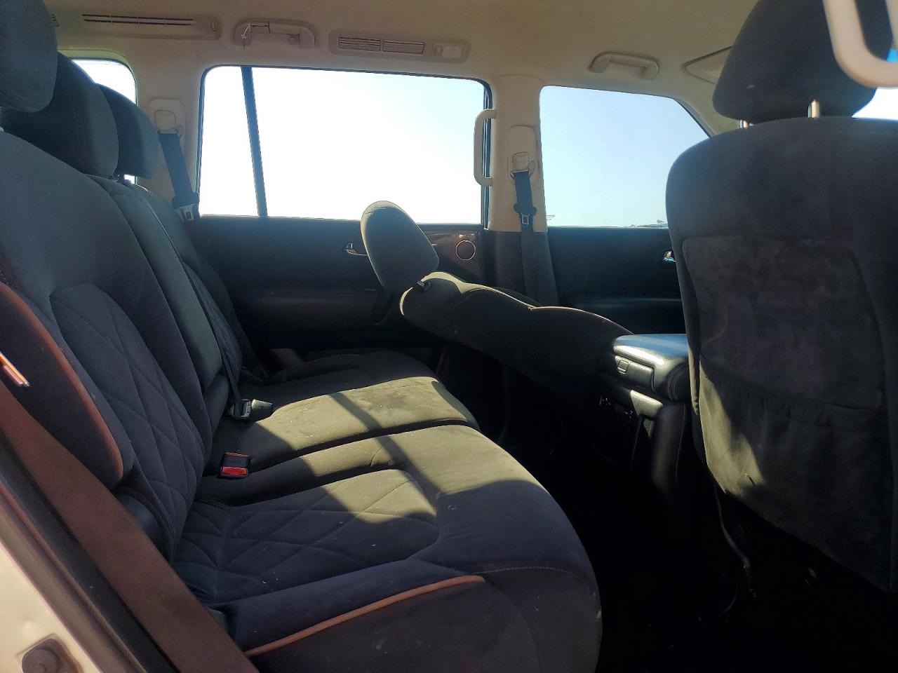 Nissan Armada Sv