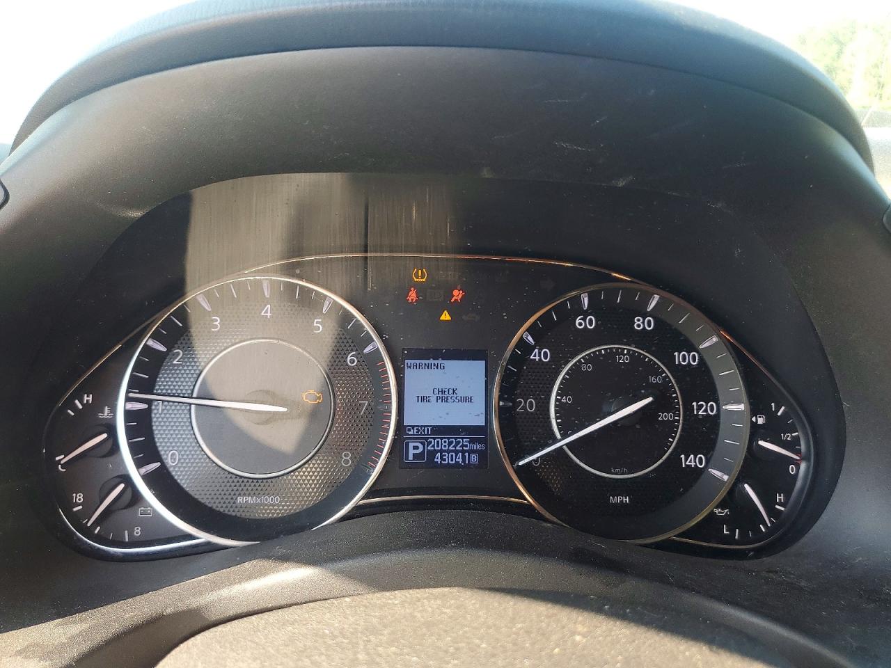 Nissan Armada Sv