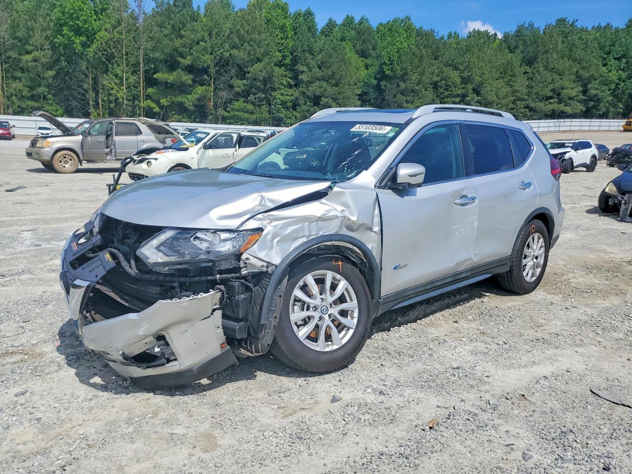 Salvage Nissan Rogue Image