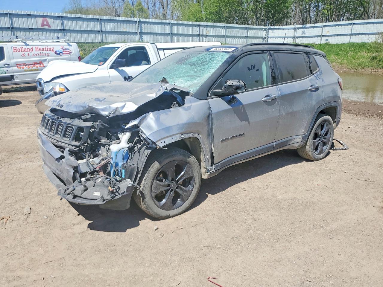 Salvage Jeep Compass Image
