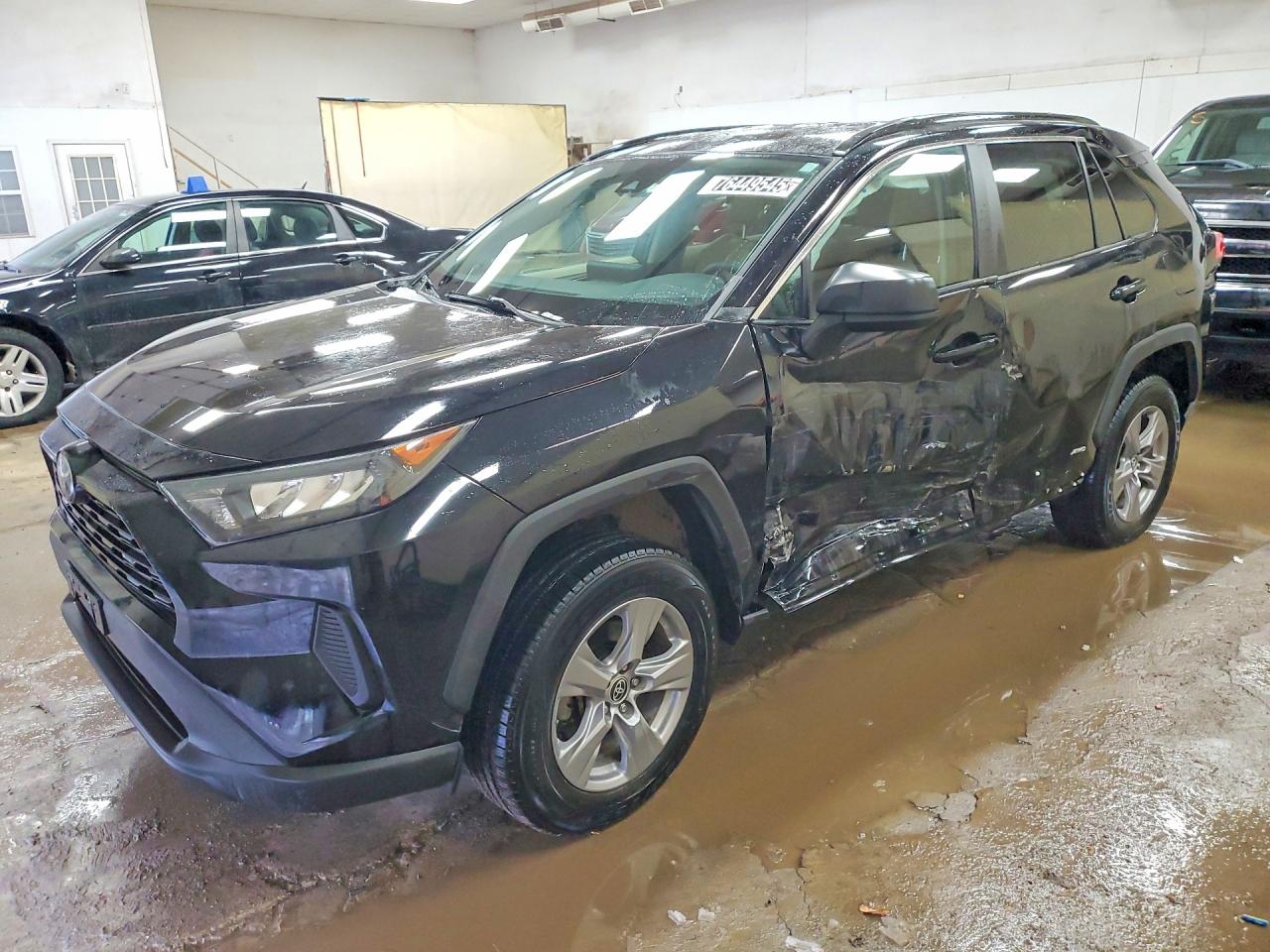 Salvage Toyota RAV4 Image