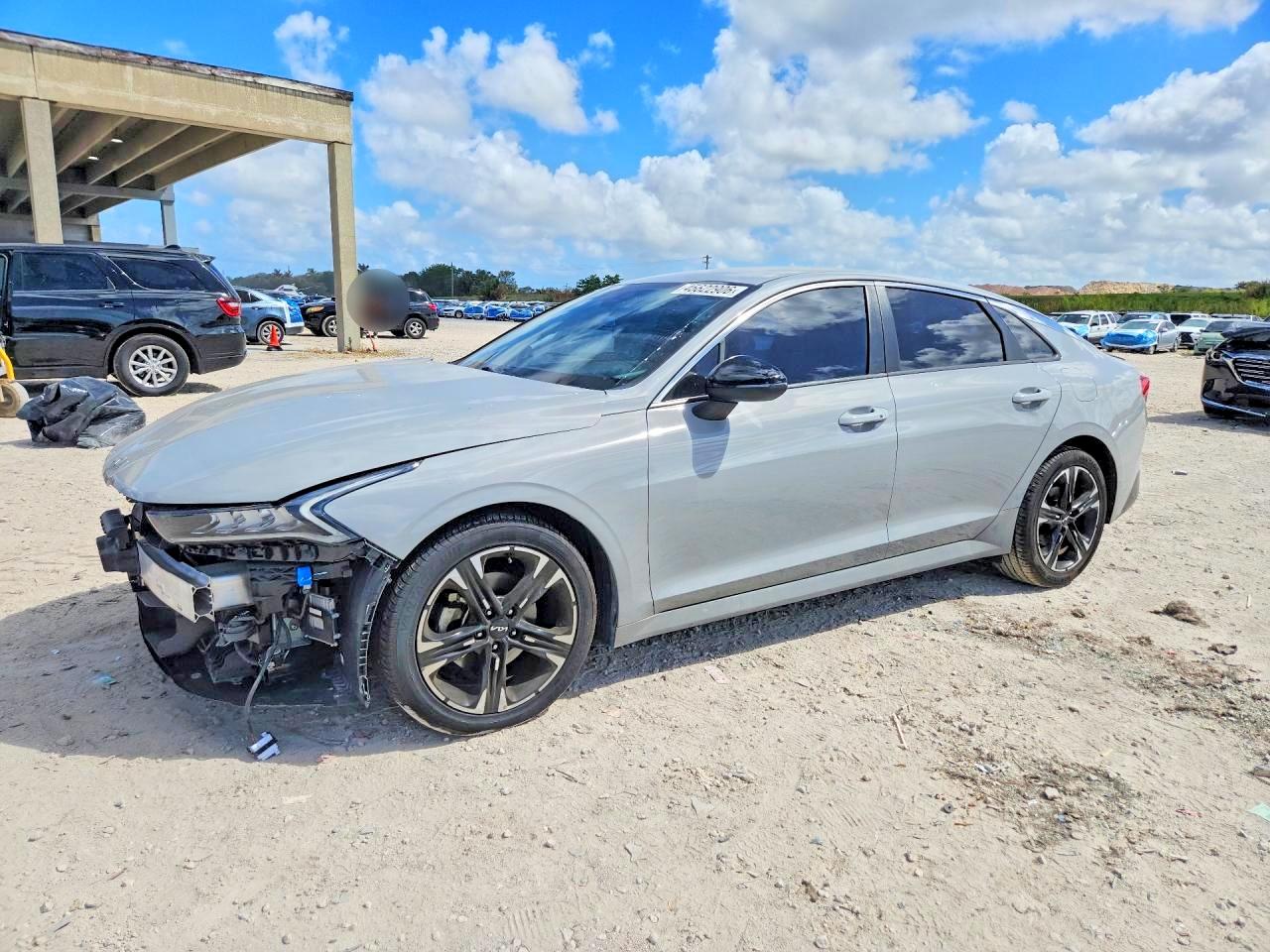 Salvage Kia K5 Image