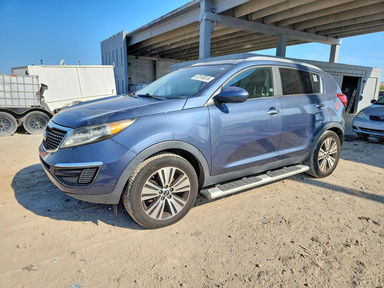 Salvage Kia Sportage Image