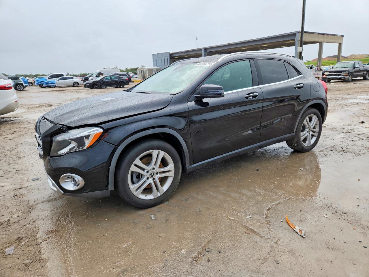 Salvage Mercedes-Benz GLA Image