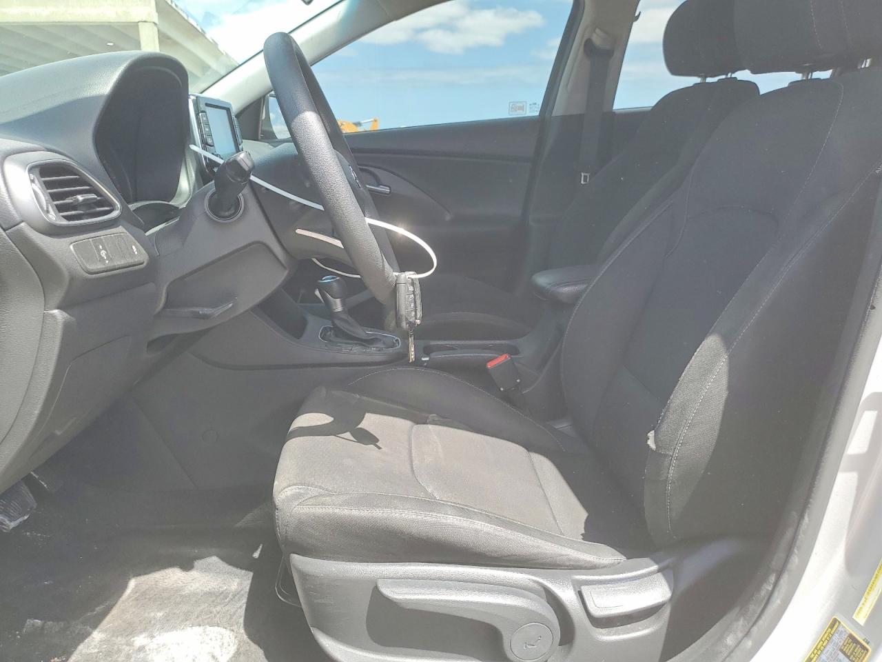 Hyundai ELANTRA Base