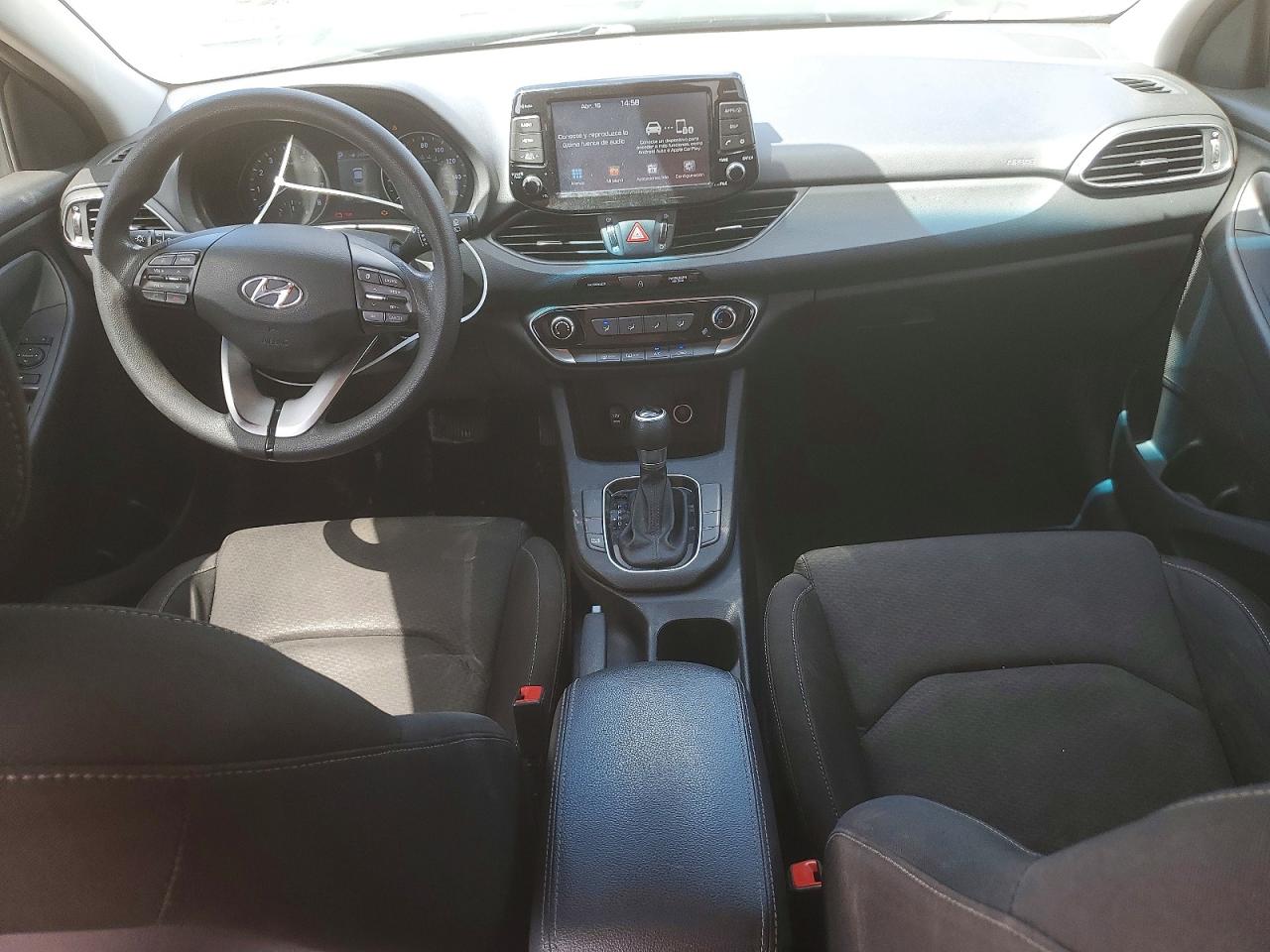 Hyundai ELANTRA Base