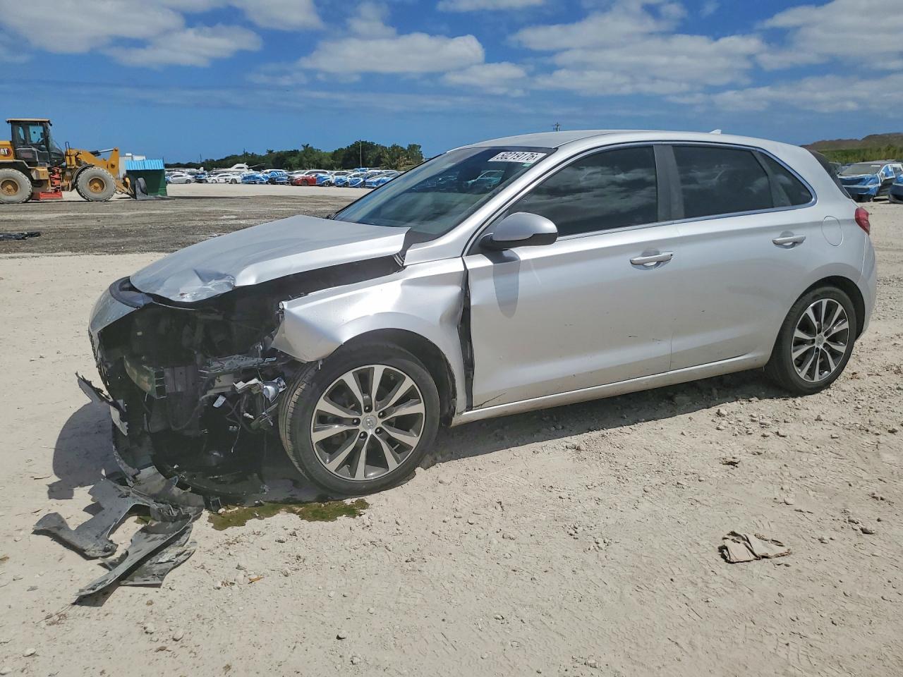 Salvage Hyundai ELANTRA Image