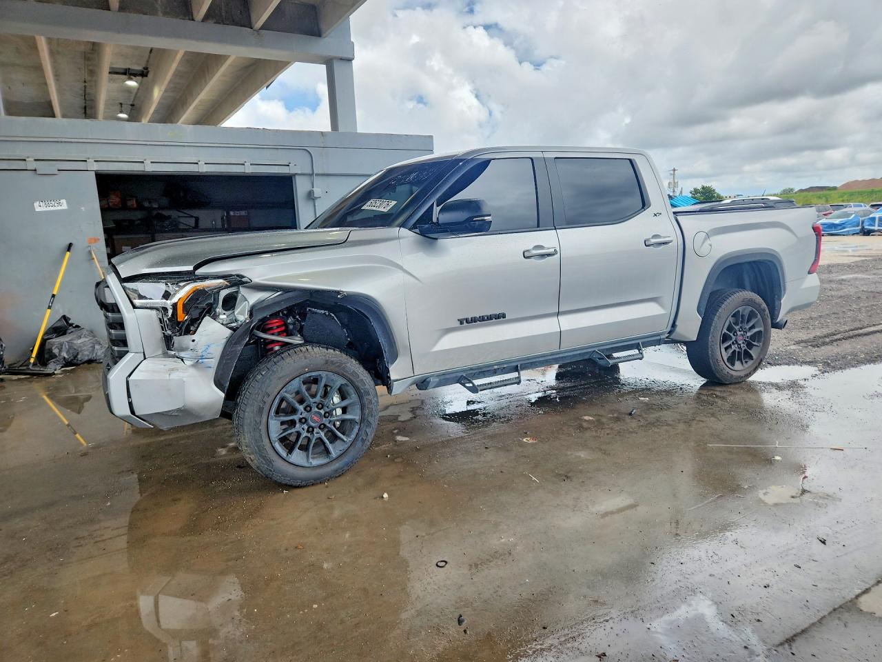 Salvage Toyota Tundra Image