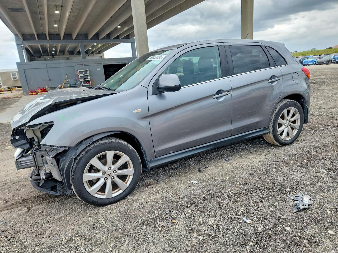 Salvage Mitsubishi Outlander Image