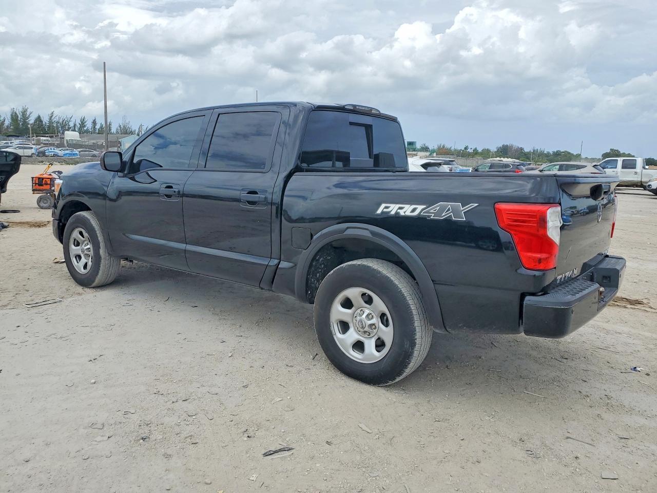 Nissan Titan S