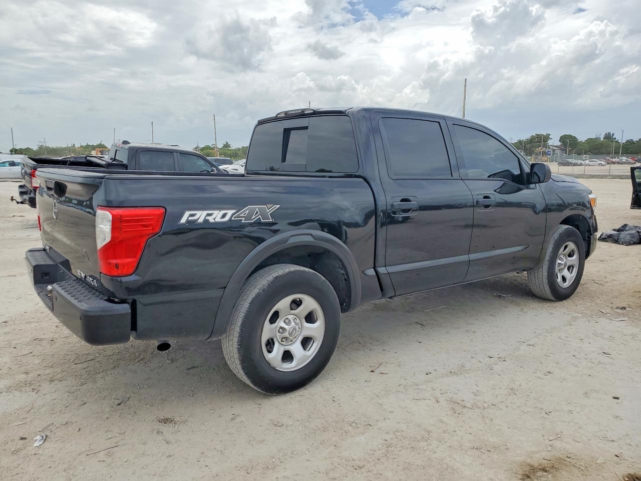 Nissan Titan S