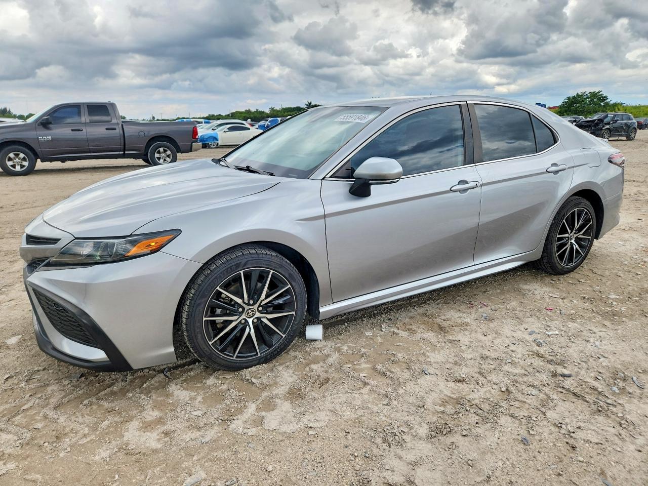 Salvage Toyota Camry Image