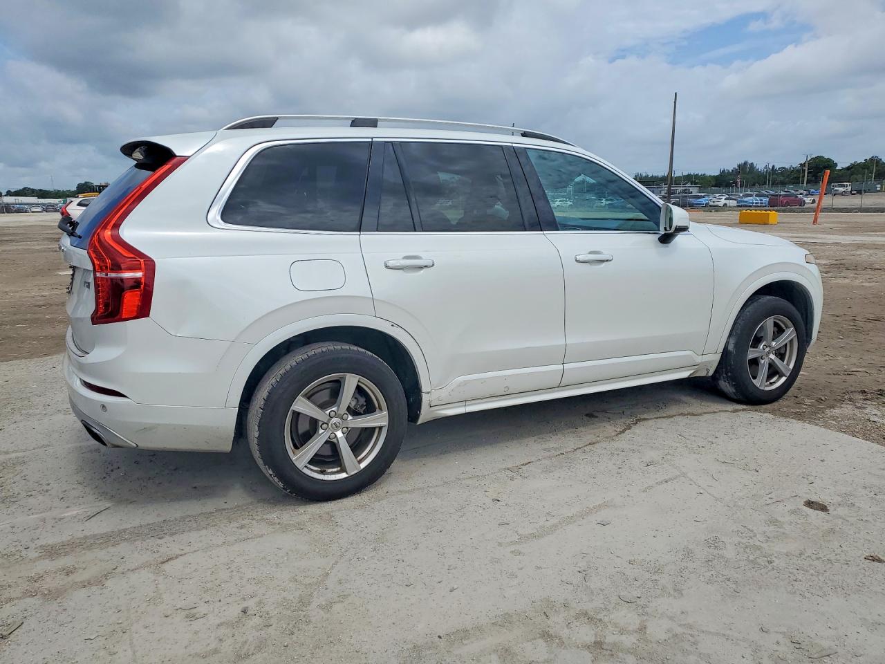 Volvo XC90 T5