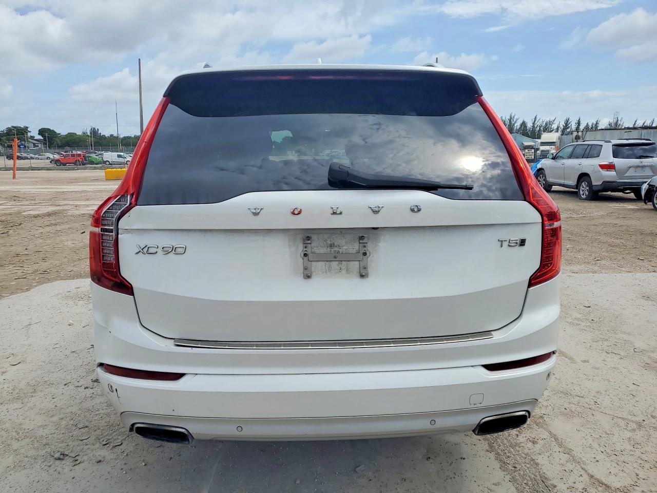 Volvo XC90 T5