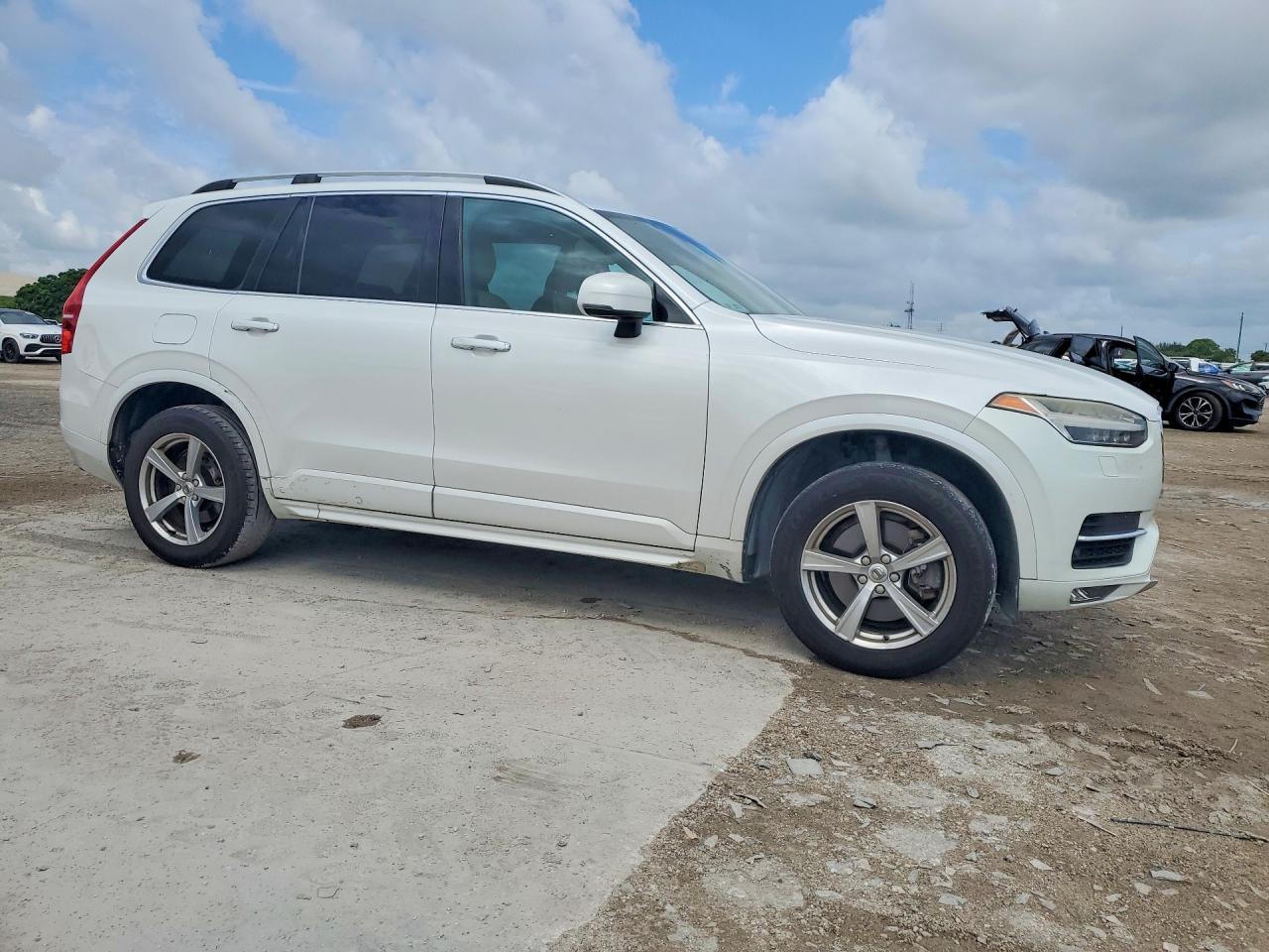 Volvo XC90 T5