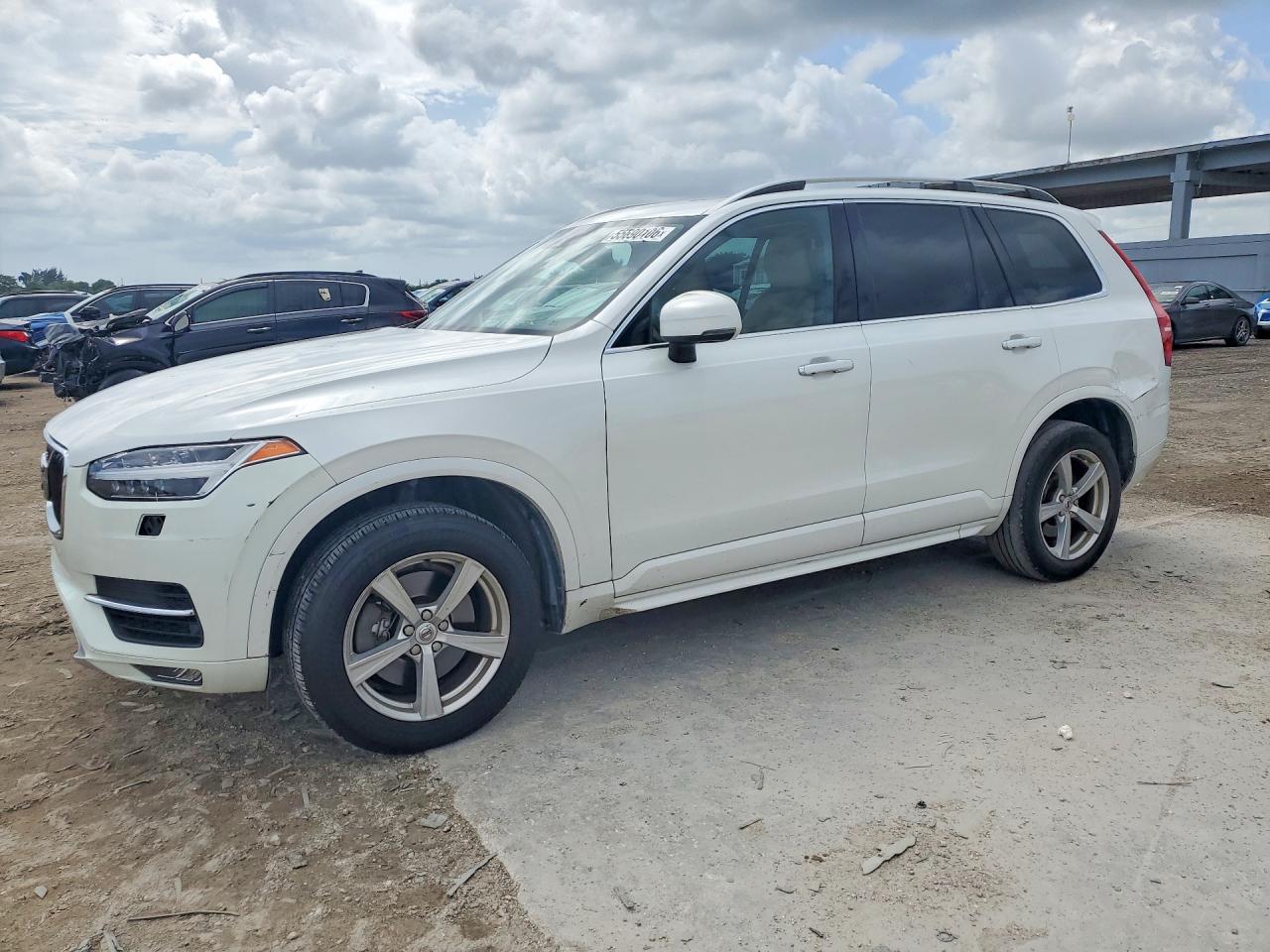 Salvage Volvo XC90 Image