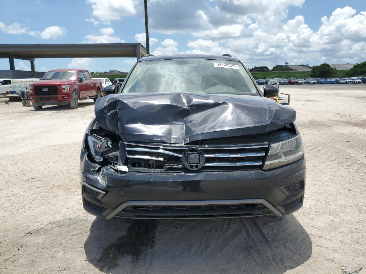 Volkswagen Tiguan S