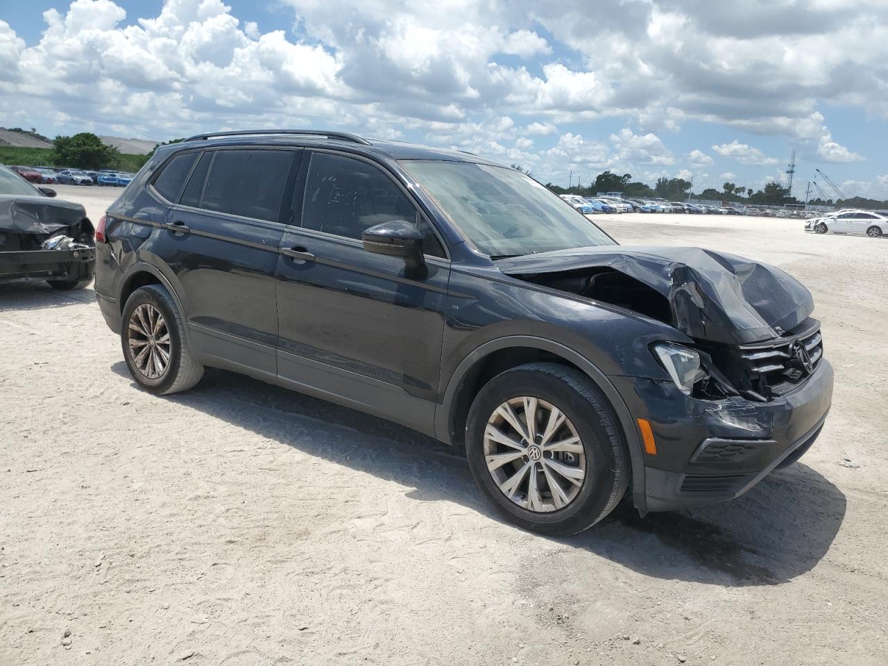 Volkswagen Tiguan S