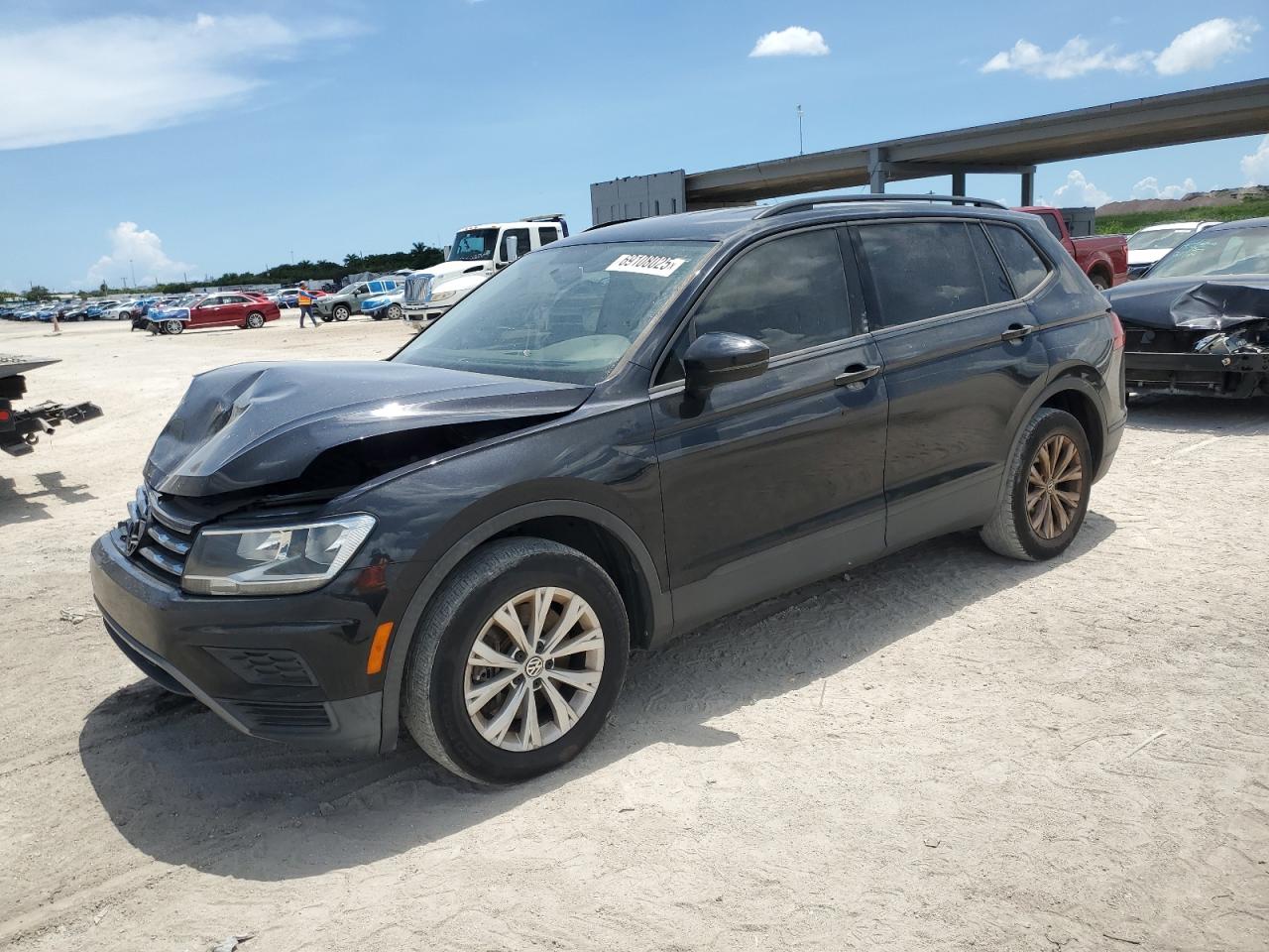 Salvage Volkswagen Tiguan Image