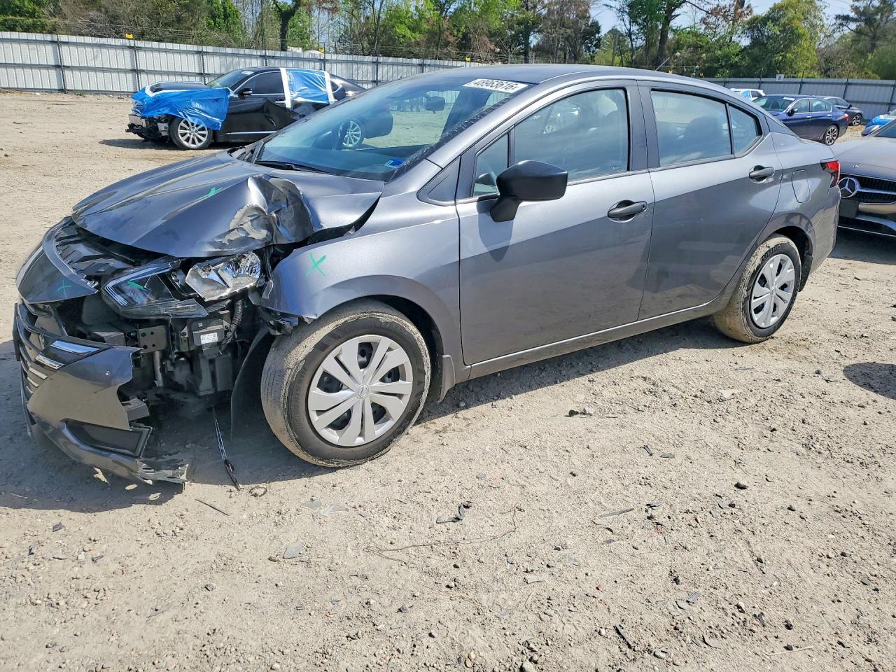 Salvage Nissan Versa Image