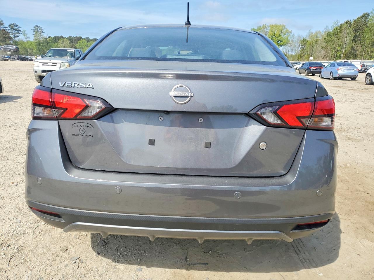 Nissan Versa S