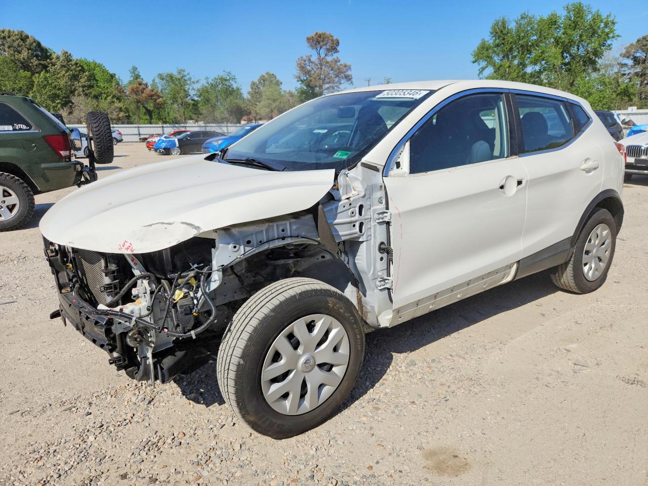 Salvage Nissan Rogue Image