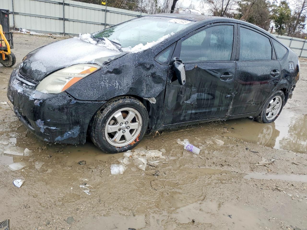 Salvage Toyota Prius Image