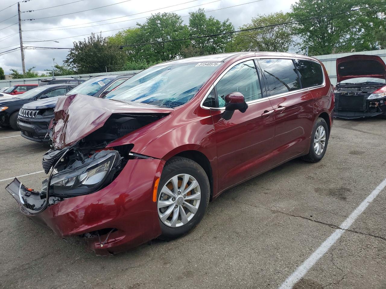 Salvage Chrysler Pacifica Image
