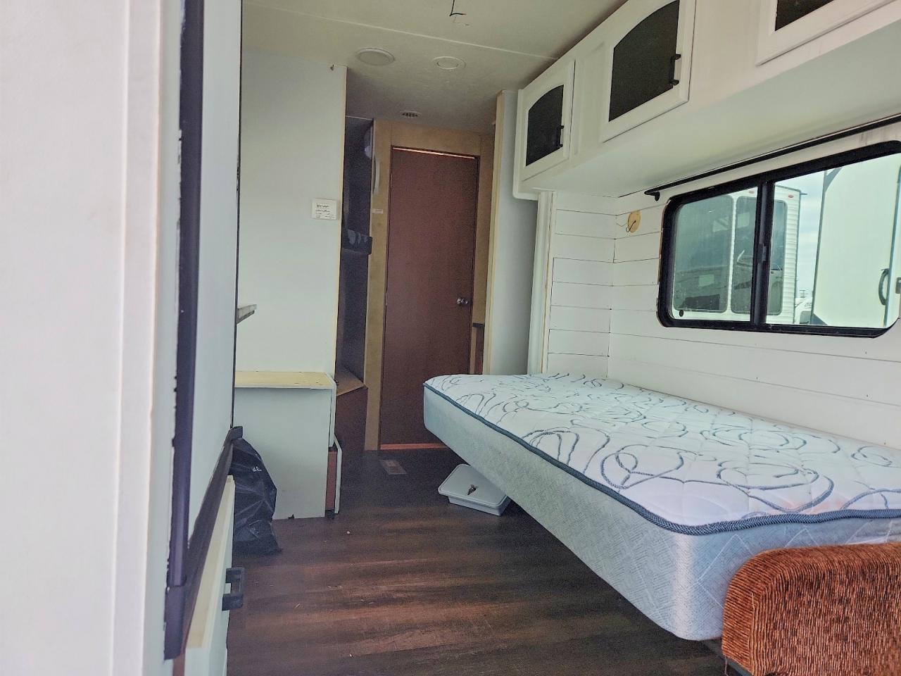 Camper Autumn Rid