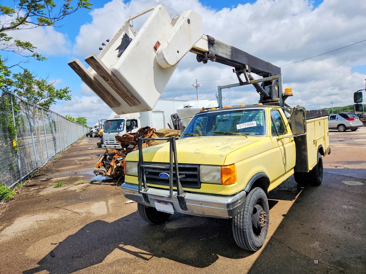 Salvage Ford F-350 Image