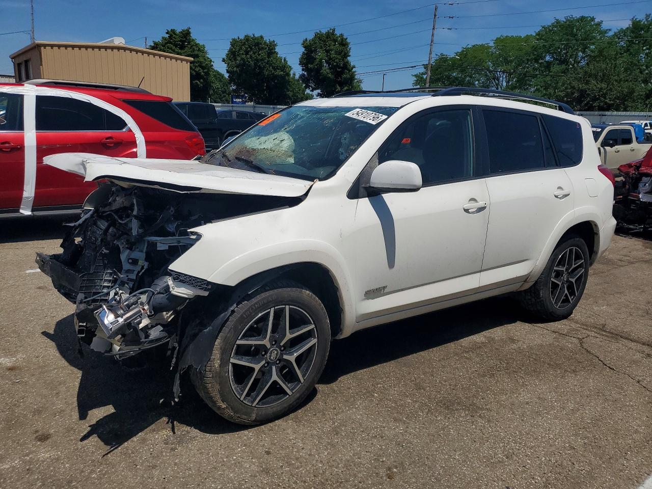 Salvage Toyota RAV4 Image