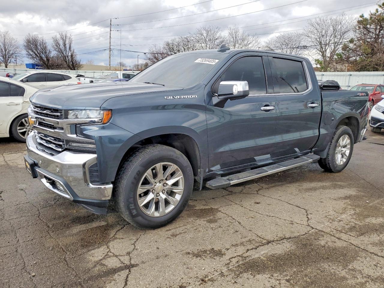 Salvage Chevrolet Silverado Image