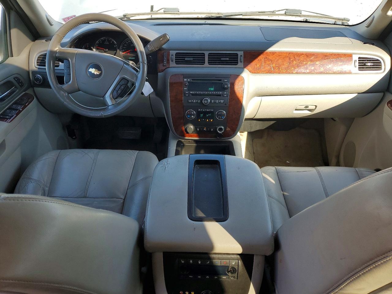 Chevrolet Suburban C1500 Lt