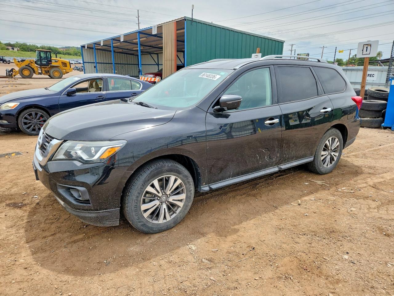 Salvage Nissan Pathfinder Image