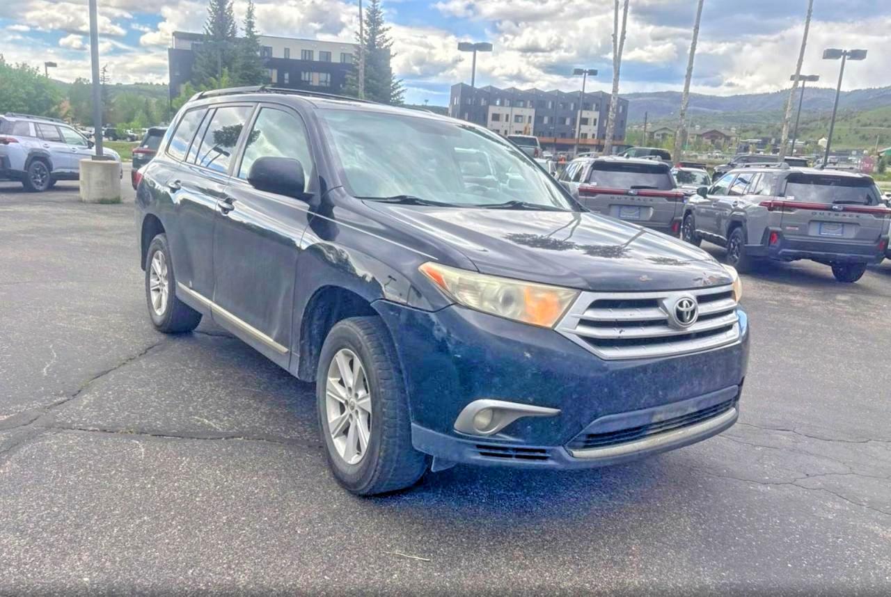 Salvage Toyota Highlander Image